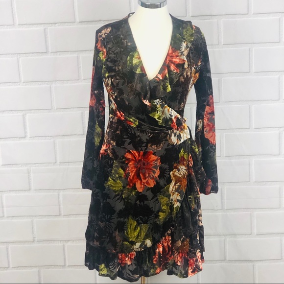 Cupio Dresses & Skirts - Cupio crushed velvet long sleeve faux wrap dress